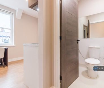 1 bedroom in a house share to rent - Photo 6