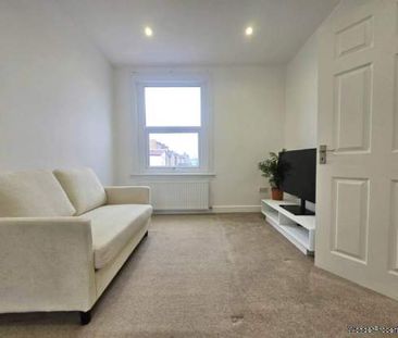 2 bedroom property to rent in Romford - Photo 3