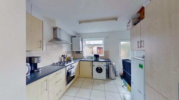 2 bedroom ground floor flat to rent - Photo 1