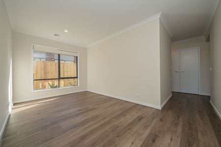 Ready to move in to with nothing to do! Available 28 Nov 2025 - Photo 3