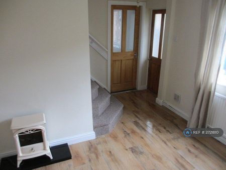 3 bedroom terraced house to rent - Photo 3