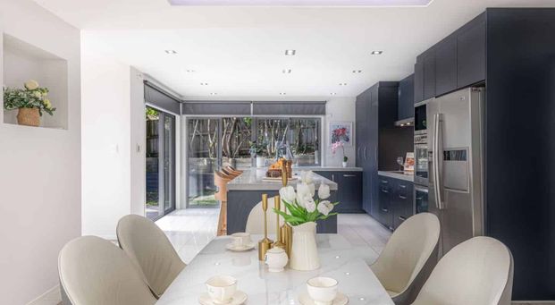 Elegant 4-Bedroom Family Home with Study for Lease in Browns Bay, Auckland - Photo 1