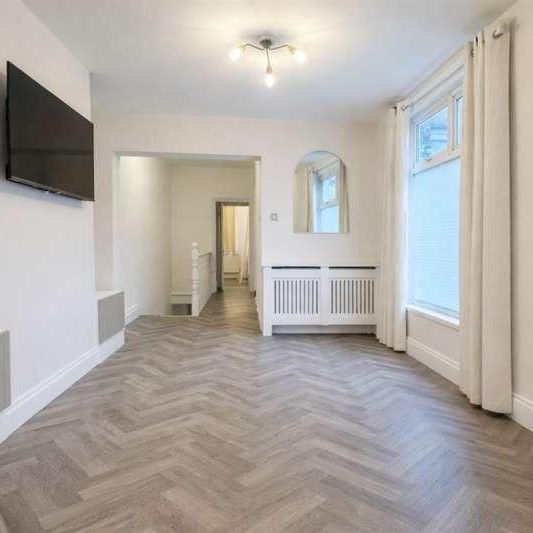 Crescent Road, London, E18 - Photo 1