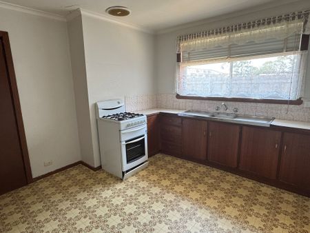 Cozy 2-Bedroom Gem Just Steps from Dandenong Market - Photo 4