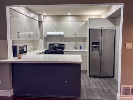 For Lease - 60 Trott Square, Toronto, Ontario - Photo 3