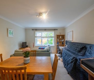 2 Bed Flat, Beaumont Court, SW19 - Photo 1