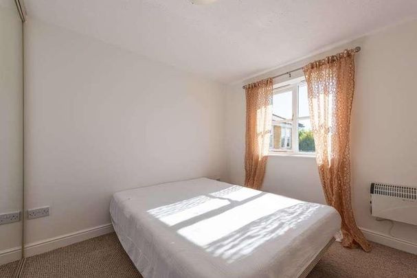 Clarence Close, New Barnet, EN4 - Photo 1