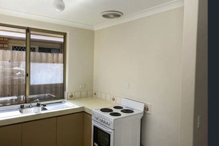 8/15 Baralda Court, Rockingham. - Photo 5