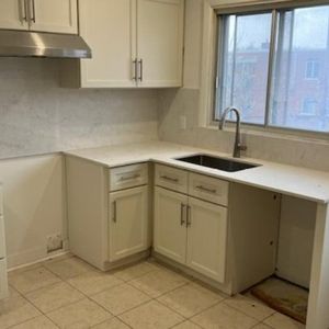 Grande 4 1/2 avec 2 Chambres fermées - 7560 Chabot - Photo 2