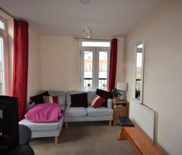 3 bedroom flat to rent - Photo 1