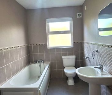 Semi detached 3 bedroom house - Photo 2