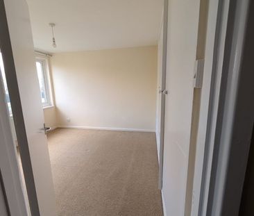 Room in a Shared House, Turnpike Link, CR0 - Photo 1