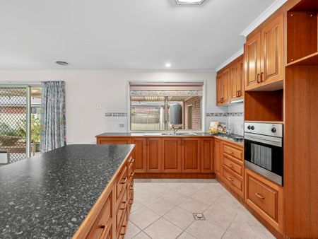 Spacious Family Home! - Photo 3
