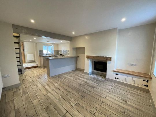 2 bedroom terraced house to rent - Photo 1