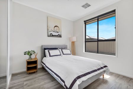 Stunning executive home - Photo 2