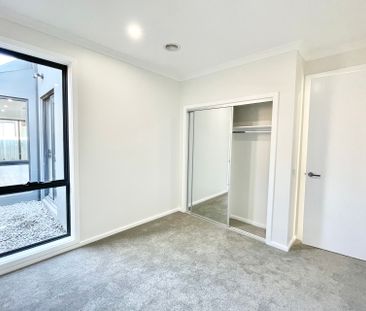Modern Living in Sinclair Heights | 3 Bed + Study - Photo 3