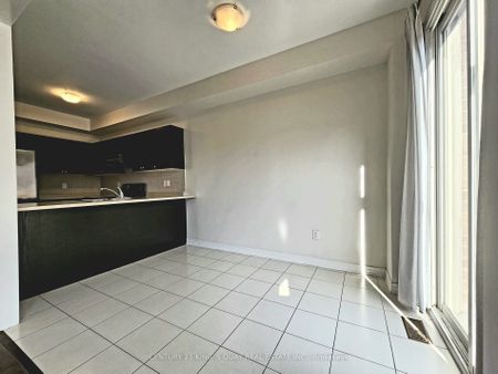 Townhouse For Lease | N8133850 - Photo 2