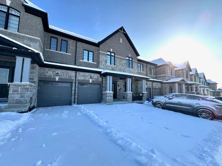 For Lease - 21 Viola St. Street, East Gwillimbury, Ontario - Photo 2