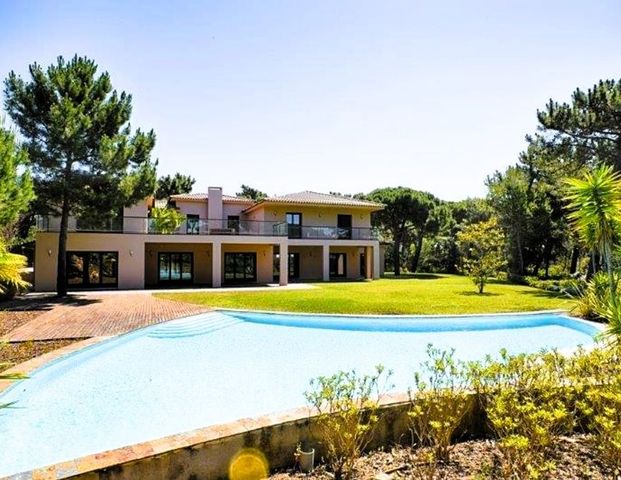 14 room luxury Villa for rent in Cascais, Lisbon - Photo 1