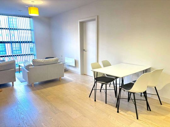 AVAILABLE NOW! | FULLY FURNISHED | TWO DOUBLE BEDROOM | LOCATED IN THE PHOTOGRAPHIC WORKS DEVEOLPMENT | EXCELLENT TRANSPORT CONNECTIONS - Photo 1