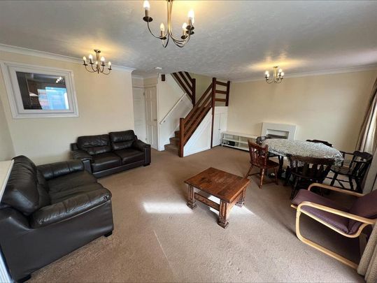 3 bedroom semi-detached house to rent - Photo 1