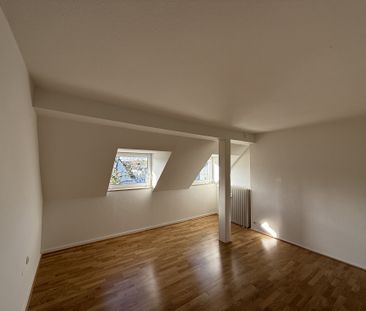 Wohnen mit Blick auf das Bismarckviertel – charmante 3-Zimmer-Dachg... - Photo 1