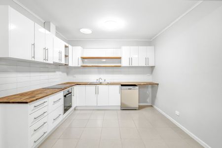 Private Granny Flat Backing Onto Reserve - Photo 2
