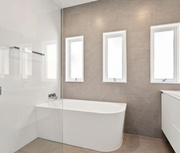 Recently refreshed family home - Photo 4