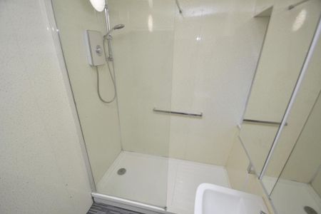 2 bedroom ground floor flat to rent - Photo 5