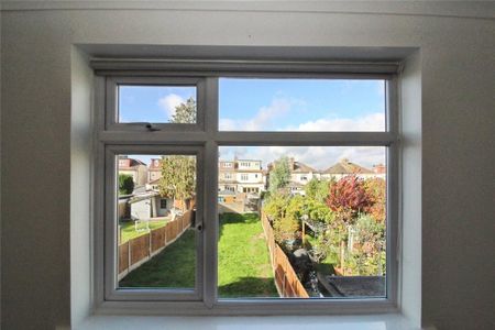 3 bedroom end of terrace house to rent - Photo 2