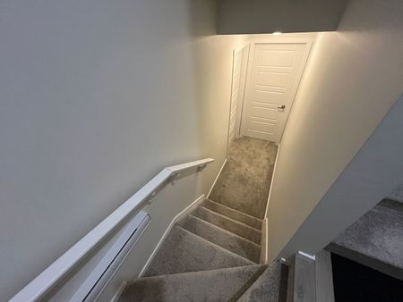 Kensington - 1 Bedroom/ 1 Bathroom Lower Suite - 846 Labine Cres - Photo 4