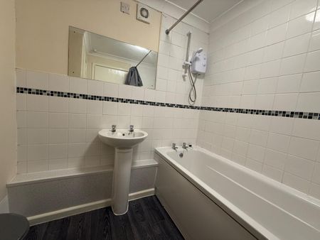 1 Bed Flat, May Court, NG5 - Photo 4