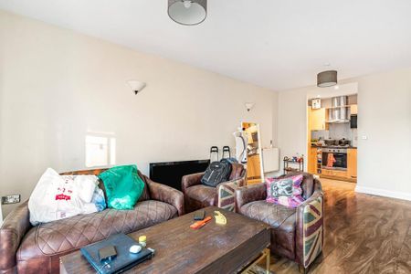 2 bedroom flat to rent - Photo 3