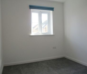 Semi-detached house to rent on - Photo 3