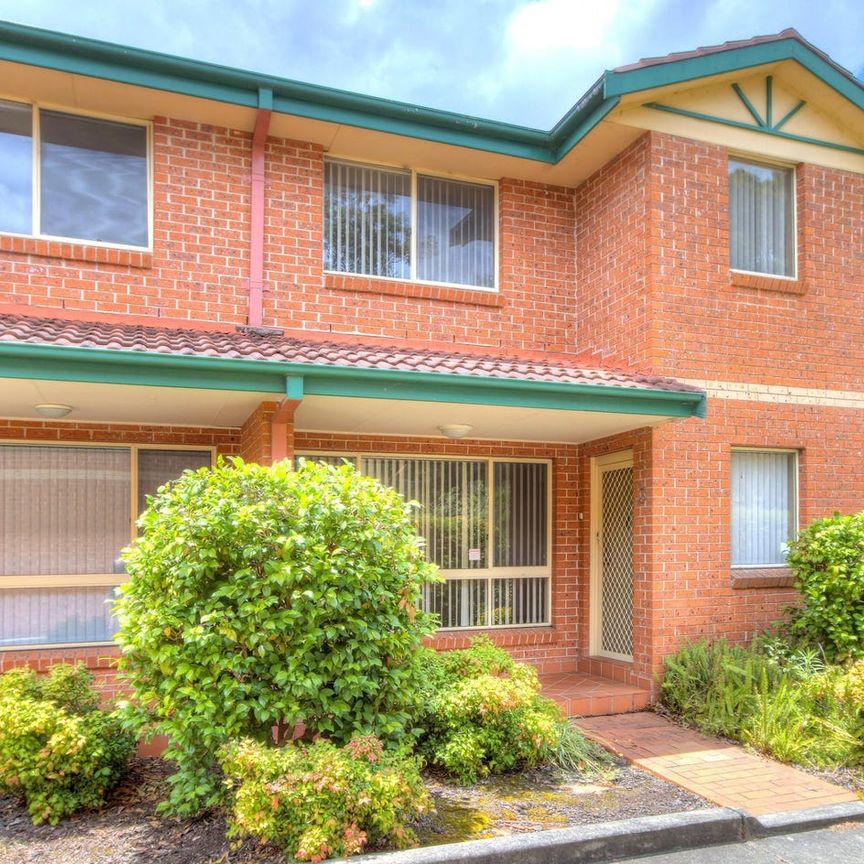 3 Bedrooms! 2 Bathrooms! Air-conditioning! - Photo 2