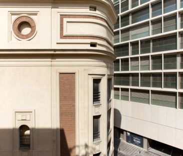 Lovely room with a view in shared apartment, Puerta del Sol - Foto 6