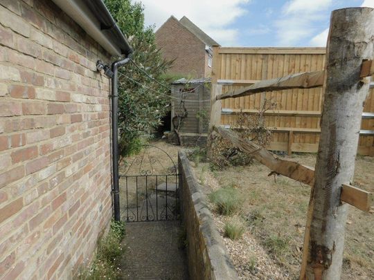 2 bedroom cottage to rent - Photo 1