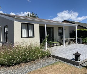 Spacious cottage in handy yet quiet spot close to town - Photo 2