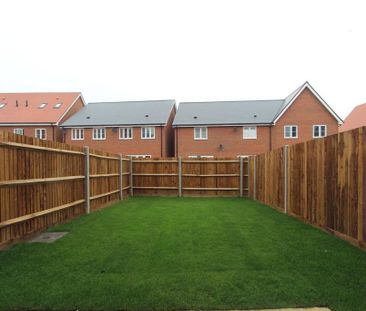 2 bedroom semi-detached house to rent - Photo 4