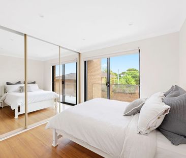 Bright & spacious living in convenient Freshwater location - Photo 4