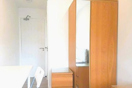 7 bedroom detached house to rent - Photo 3