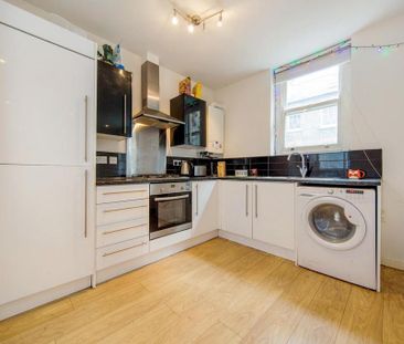 3 bedroom flat to rent - Photo 4