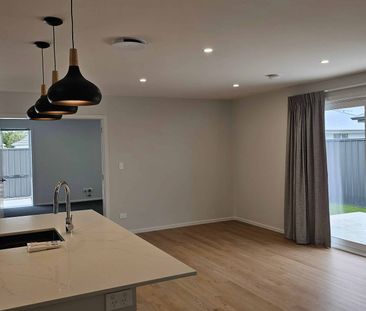 BRAND NEW AND EXCEPTIONAL - 4 BDRMS $700 P/W - Photo 1