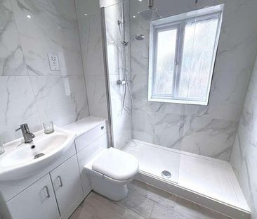 Satanita Close, Beckton, E16 - Photo 4