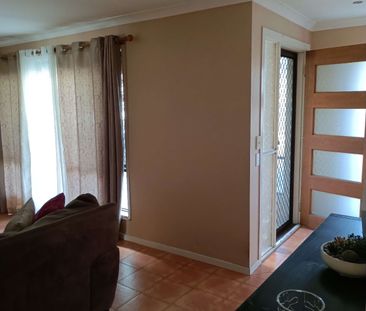 Helensvale - Photo 2