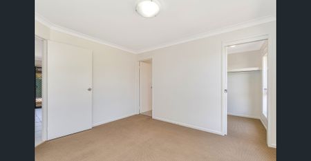 SPACIOUS FAMILY HOME IN A QUIET WOONGARRAH LOCATION - Photo 4