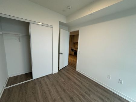 For Lease - 8 Interchange Way Unit# 5305, Vaughan, Ontario - Photo 2