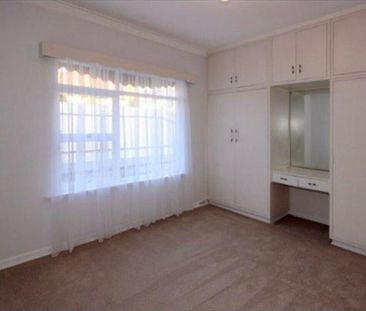 Glenelg North - Photo 4