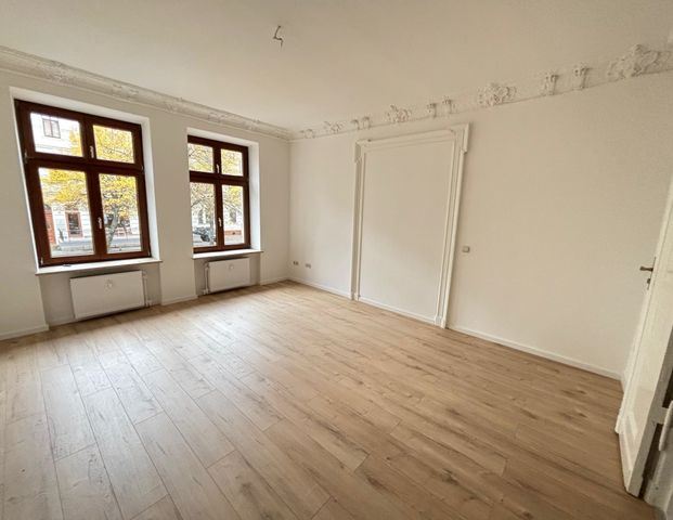 Charmante Altbauwohnung mit Stuckelementen und modernem Komfort - Foto 1
