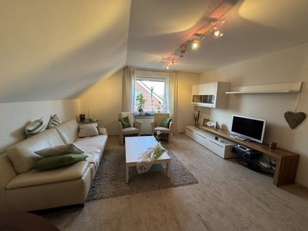 Chic und gepflegt! 4-Zimmer-Dachgeschosswohnung mit Gartennutzung! - Photo 2